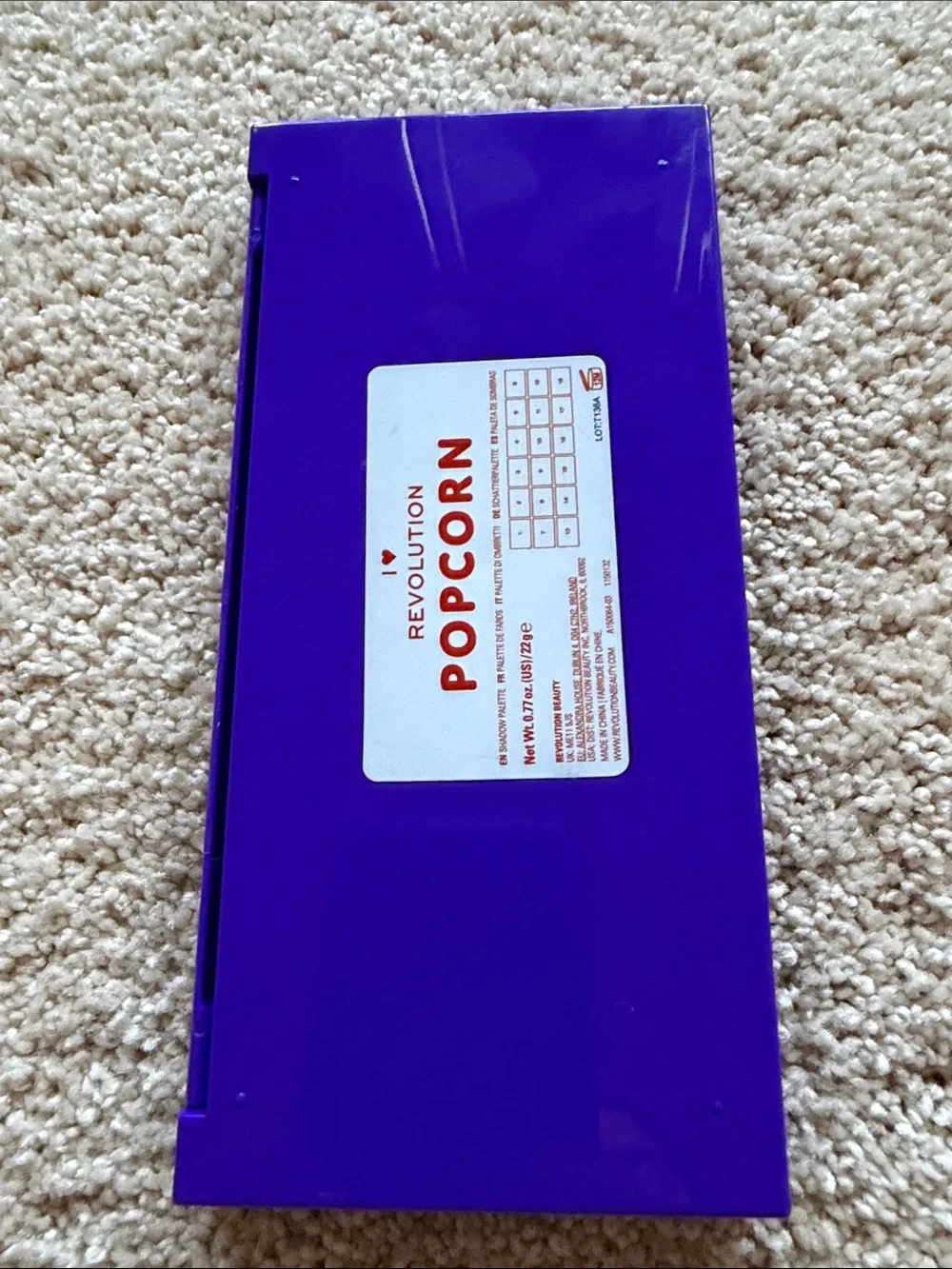 Revolution Sweet & Tasty Eyeshadow Popcorn Palette - Red, White Adorable